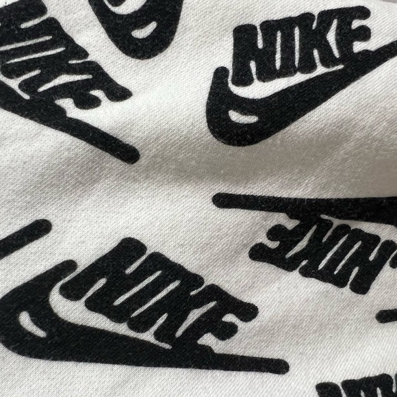 Nike Men's Sport Essentials Allover Print Pullover Hoodie
White and Black Large - Picture 4 of 12